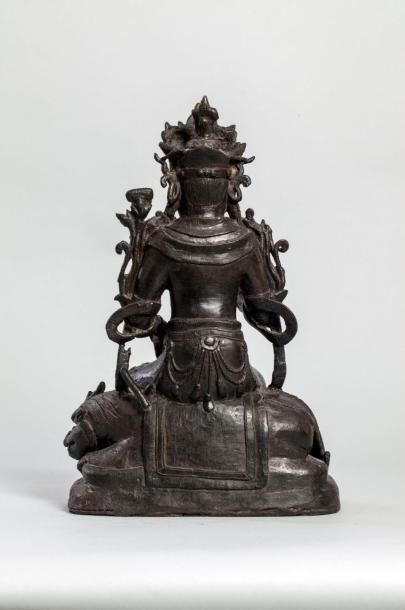 null Le Boddhisattva Kwan Yin Lokeshvara assis en délassement sur le kilin coiffé...