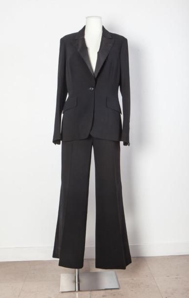 null Diane Von FURSTENBERG.Smoking en lainage noir composé d'une veste à col châle...