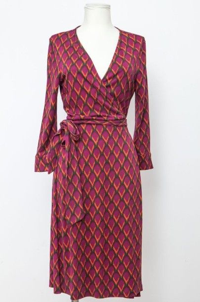 null Diane Von FURSTENBERG Vintage, circa 2011.Robe portefeuille en jersey de soie...