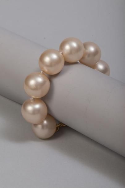 null CHANEL haute couture Printemps/Ete 1990.Bracelet chocker de perles blanches...