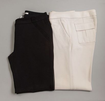null Diane Von FURSTENBERG.Lot de deux pantalons droits en elastine, l'un blanc,...