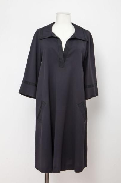 null Diane Von FURSTENBERG.Robe chemise en lainage marine gansée de gros grain noir,...