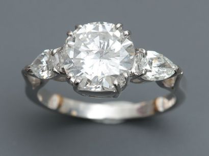 null Bague en or gris, 750 MM, ornée d'un diamant taille brillant, belle couleur,...