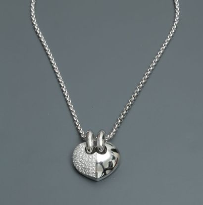 null CHOPARD, Chaîne signée en or gris, 750 MM, portant un coeur stylisé orné de...