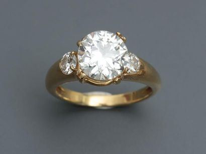 null Bague en or jaune, 750 MM, ornée d'un beau diamant taille brillant pesant 2,47...