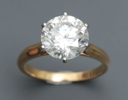 null Bague solitaire deux ors 750MM ornée d’un diamant demi - taille, très jolie ...