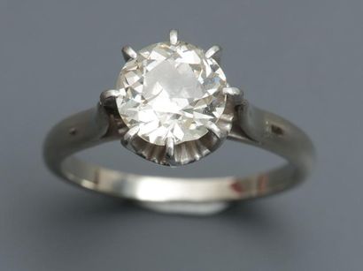 null Bague solitaire en or gris, 750 MM, ornée d'un diamant rond pesant 1,50 carat...