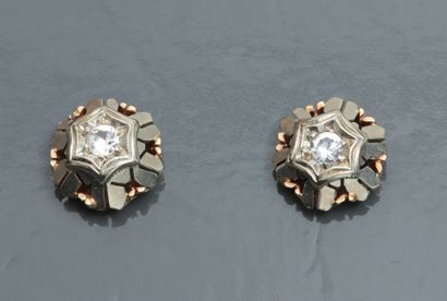 null Boucles d'oreilles en or jaune, 750 MM, centré chacune d'un diamant rond, vers...