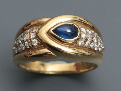 null Bague anneau en or jaune, 750 MM, ornée de diamants de part et d'autre d'un...