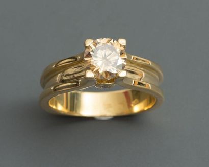 null Bague solitaire en or jaune, 750 MM, ornée d'un diamant jaune taille brillant...