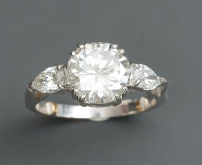 null Bague en or gris, 750 MM, ornée d'un diamant taille brillant, belle couleur,...