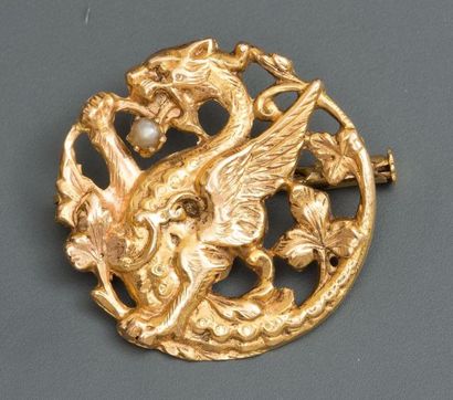 null Broche " Dragon " en or jaune, 750 MM, diamètre : 2,5 cm, Début XXe siècle,...