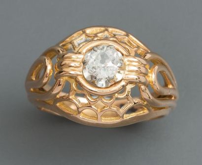 null Bague en or jaune, 750 MM, ornée d'un diamant (égrisure), vers 1950, taille...