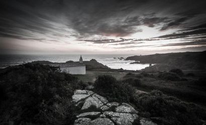 null Antoine PORCHER - Chapelle avec vue sur l'Ile d'Yeu Photographie argentique...