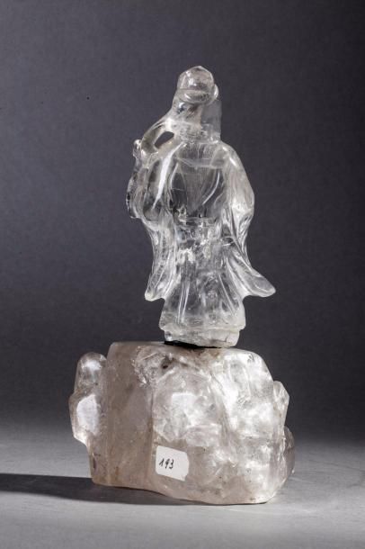  Sage taoïste debout sur un rocher. Cristal de roche. Chine. Ht 18,5cm. 