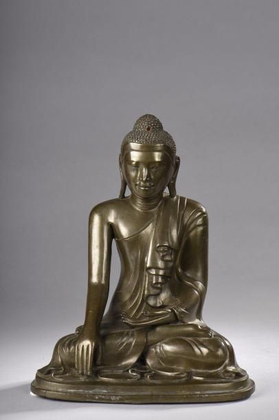Buddha Maravijaya assis en bumishparshamudra...