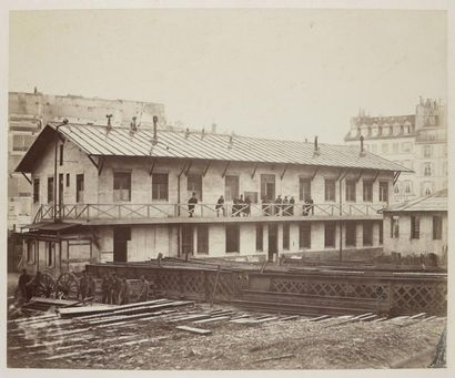 LOUIS-ÉMILE DURANDELLE (1839-1917) Pavillon des architectes pendant la construction...