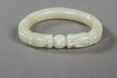 null Bracelet de jade à décor de dragons. Chine. Dynastie Qing. 19 ème siècle. 8...