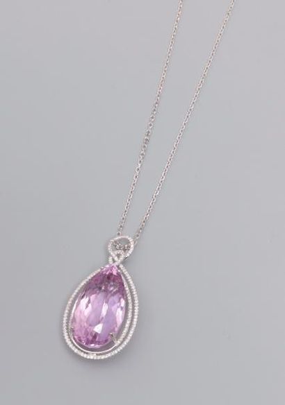 null Chaîne et pendentif en or gris, 750 MM, ornée d'une kunzite taille poire, 30...