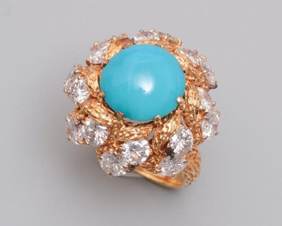 null Bague à décor de feuillages en or jaune, 750 MM, centrée d'une turquoise ronde...