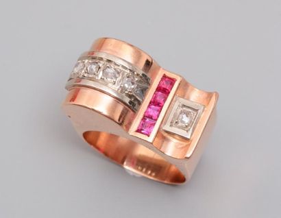 null Bague "Tank" en or rose 750MM et , platine 900 MM, ornée de diamants et pierres...