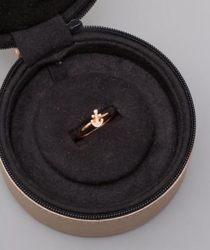 null FRED, Modèle Kate Moss. Bague en or rose, 750 MM, motif ancre marine diamantée,...
