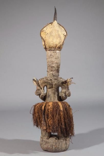 null Fétiche cornu anthropomorphe de l'éthnie "Songye", R.D . Congo, (bois érodé,...
