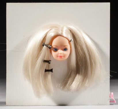null Anonyme : "Dolls Apocalypse", quatre portraits-capillaires de Poupée Barbie,...