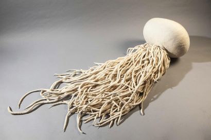  Ronel Jordaan, Afrique du Sud (1977- ): "Dreadlock Cushion", oeuvre textile, laine...