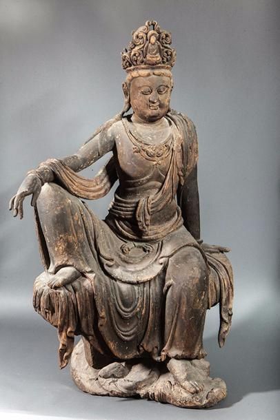 null Kwan Yin le Boddhisattva de la compassion assis en délassement royal vêtu d'une...