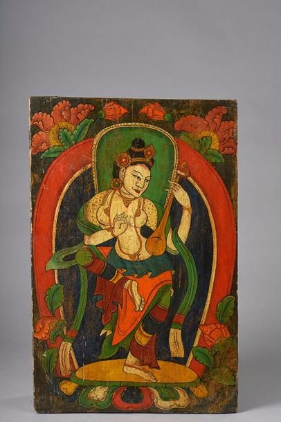 null Divinité tutélaire, adoptant la posture de Krishna et tenant de ses quatre bras...