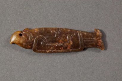 null Amulette ciselée du poisson Yu symbole de prospérité. Jade brun. Chine. Dynastie...