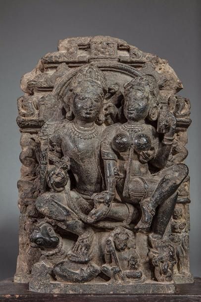 null Stèle illustrant Le couple Divin de la trilogie Hindoue « Uma – Maheshvara »...