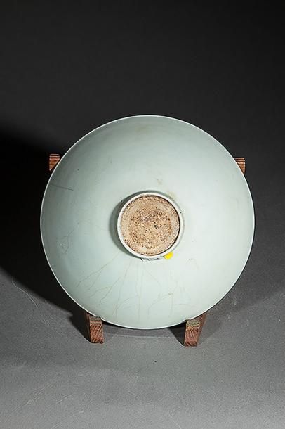 null Paire de coupelles Qinbaï de forme Yahoubeï en fin grès porcelaineux décorée...