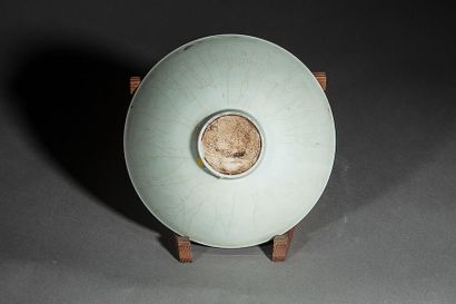 null Paire de coupelles Qinbaï de forme Yahoubeï en fin grès porcelaineux décorée...
