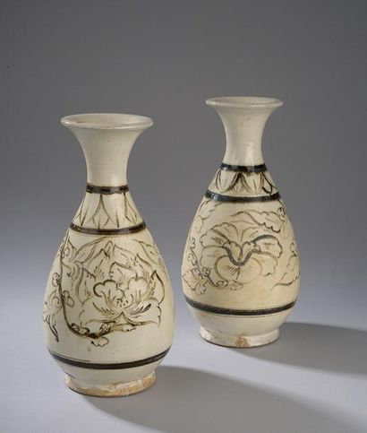 null Paire de vases cizhu de forme balustre en grès porcelaineux décoré en brun et...