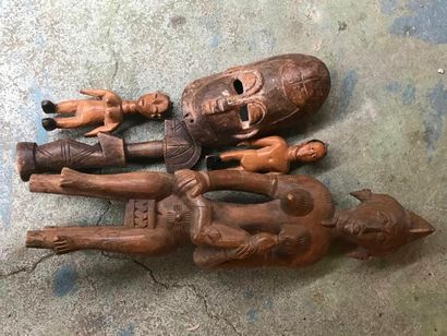 Statuettes et masque en bois africain