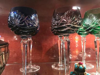 null Six verres à vin du Rhin en cristal taillé de couleur - Saint Louis
