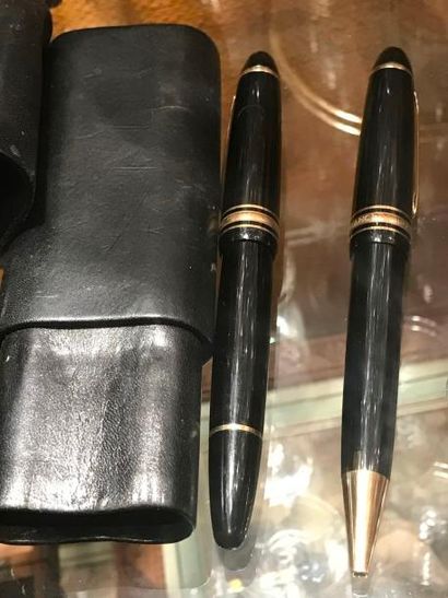 null Deux stylos Mont Blanc à plume et à bille dans leur étui 