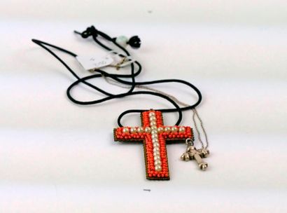 null Lot : chaine en argent et croix sertie de pierre du rhin 3,8gr - Croix fantaisie...