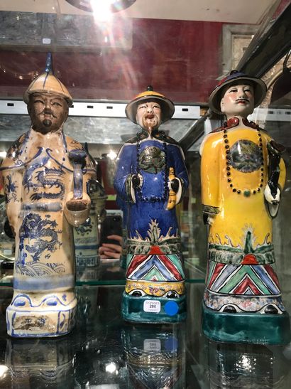 Trois sujets en porcelaine de Chine