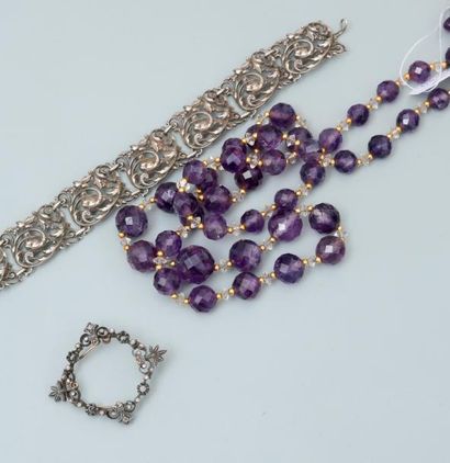 Lot : Long collier de perles violettes, tour...