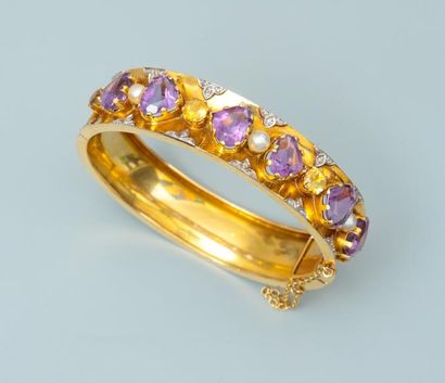 null Bracelet rigide ouvrant en or jaune , 750 MM, centré de pierres jaunes et violettes,...