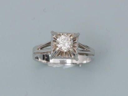 null Bague en or gris, 750 MM, ornée d'un diamant taille brillant pesant 0,50 carat...