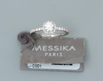 null MESSIKA, Bague en or gris, 750 MM, ornée de diamants centrés d'un diamant mobile,...