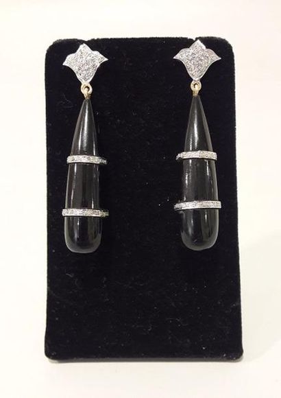 null Paire de boucles d'oreilles onyx et diamant sur vermeil, PB: 18,5 gr.