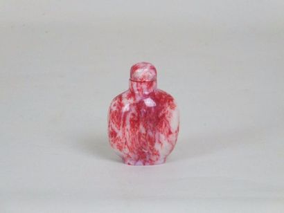 null Tabatière en pierre marbrée rose et blanc . Chine 8cm.