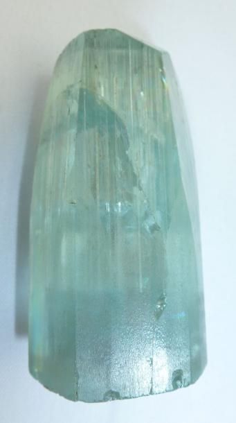 null Béryl (aigue-marine),

BrésilAigue-marine bleu-clair gemme avec inclusions de...