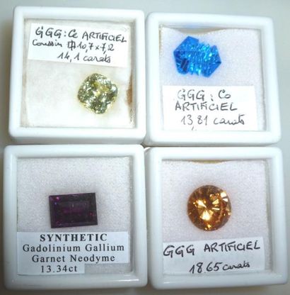 null Lot de 4 pierres taillées de synthèse raresYAP ( Gd3Ga5O12 dopé au cérium) pèche...