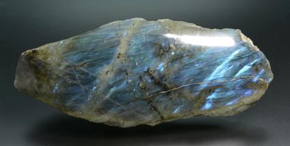 null LABRADORITE

Spécimen 18x8cm, une face polie du plus beau bleu, aile de papillion....